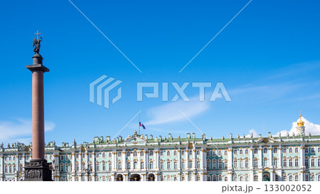 Alexander Column and Winter Palace with flag Alexander Column and Winter Palace with flag 133002052