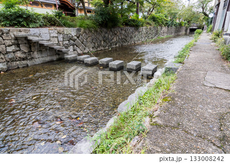 【木屋町通】高瀬川沿いの散歩道 【木屋町通】高瀬川沿いの散歩道 133008242