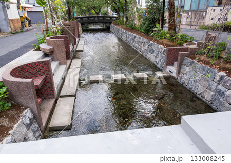 【木屋町通】高瀬川沿いの散歩道 【木屋町通】高瀬川沿いの散歩道 133008245