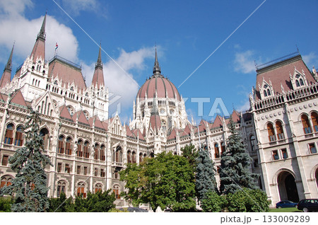 ハンガリー　早朝の国会議事堂　外観　撮影日：2010/9/5 133009289