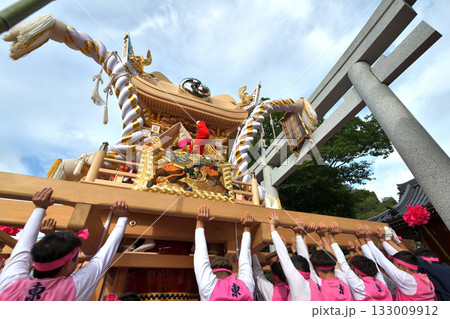 播州姫路の秋祭り 英賀神社 屋台の宮入風景 播州姫路の秋祭り 英賀神社 屋台の宮入風景 133009912
