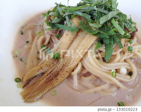 おいしそうなアナゴのパスタ おいしそうなアナゴのパスタ 133010223