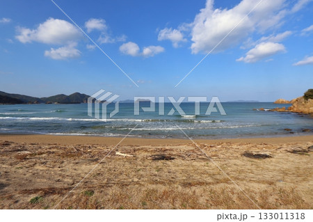 萩城・石彫公園横の海岸「西ノ浜」(山口県萩市) 萩城・石彫公園横の海岸「西ノ浜」(山口県萩市) 133011318