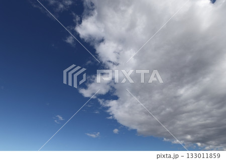 青空と白い雲 青空と白い雲 133011859