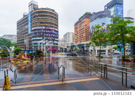 台湾 台北市 忠孝復興駅前風景 台湾 台北市 忠孝復興駅前風景 133012183