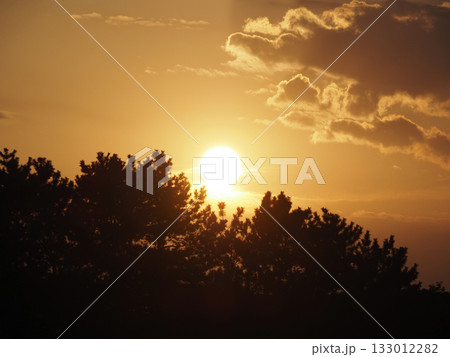 山から見る夕日 山から見る夕日 133012282