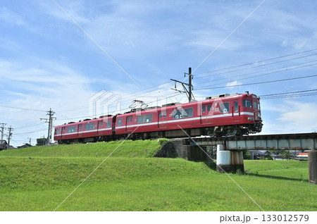 名鉄広見線6000系電車 白帯6011編成 名鉄広見線6000系電車 白帯6011編成 133012579