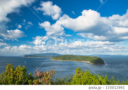 深山砲台跡から友ヶ島を望む(手前から地ノ島、沖ノ島、その向こうが淡路島)　【和歌山県和歌山市】 133012991