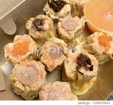 Delicious dim sum topped with creamy, savory mentai sauce, torched to perfection for a rich, smoky flavor. A perfect fusion of flavors, combining soft dumplings with a bold umami taste! 133013022