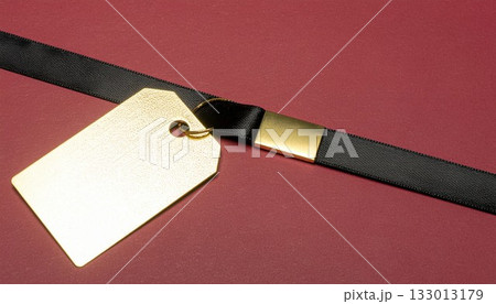 金色のタグと黒いリボン　上品なギフトイメージ　generative ai 133013179