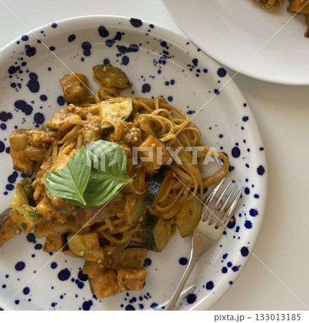 Creamy spaghetti carbonara made with rich egg yolk sauce, crispy bacon, parmesan cheese, and freshly ground black pepper for a classic, indulgent Italian pasta dish. Creamy spaghetti carbonara made with rich egg yolk sauce, crispy bacon, parmesan cheese, and freshly ground black pepper for a classic, indulgent Italian pasta dish. 133013185