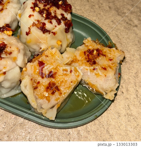 Delicious dim sum topped with creamy, savory mentai sauce, torched to perfection for a rich, smoky flavor. A perfect fusion of flavors, combining soft dumplings with a bold umami taste! 133013303
