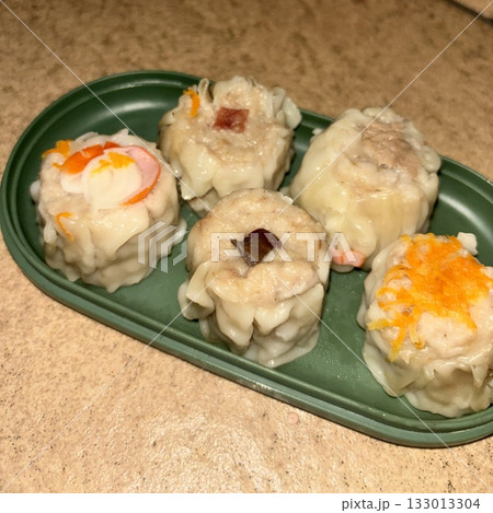 Delicious dim sum topped with creamy, savory mentai sauce, torched to perfection for a rich, smoky flavor. A perfect fusion of flavors, combining soft dumplings with a bold umami taste! 133013304