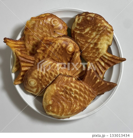 Bungeoppang, bungeo-ppang (Korean Fish Shaped Pastry), popular snack, cookies, sweet in winter streets of Korea. Bungeoppang (붕어빵) - Korean traditional national food, dish, cuisine. Japanese taiyaki 133013434