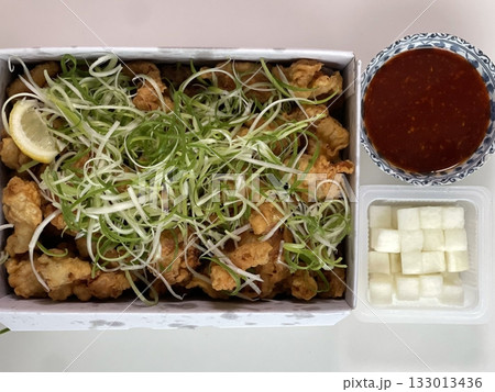 Crispy fried chicken with golden, crunchy skin and juicy, tender meat. A delicious and savory dish, perfect for any meal, served with dipping sauces or side dishes for extra flavor! 133013436