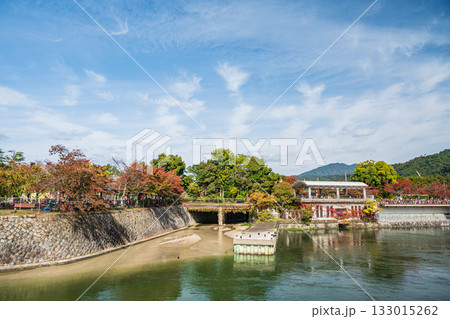 秋の琵琶湖疏水　南禅寺船溜　京都市 133015262