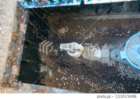 水道メーターボックス内に土がたまる 水道メーターボックス内に土がたまる 133015696