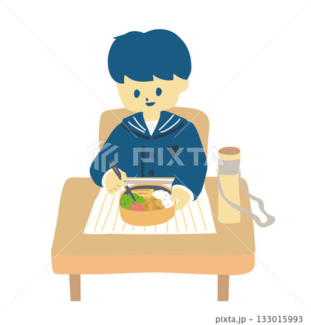 お弁当をたべる園児男の子 お弁当をたべる園児男の子 133015993
