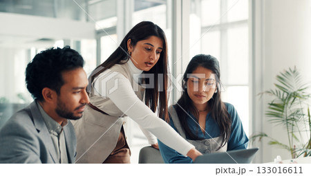 Coaching, laptop and meeting with business people in office for planning, broker advice or stakeholder pitch. Investor proposal, collaboration or research update with employees in agency for training 133016611