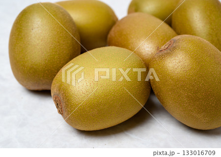 キウイフルーツ、新鮮なゴールドキウイ 133016709