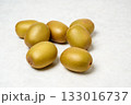 キウイフルーツ、新鮮なゴールドキウイ 133016737