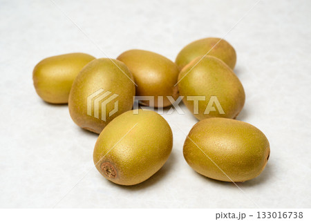 キウイフルーツ、新鮮なゴールドキウイ 133016738