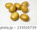 キウイフルーツ、新鮮なゴールドキウイ 133016739