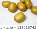 キウイフルーツ、新鮮なゴールドキウイ 133016742