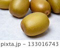 キウイフルーツ、新鮮なゴールドキウイ 133016743