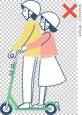 電動キックボードに2人乗りする男女 133019536