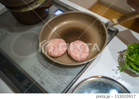 手作りハンバーグ 133020917