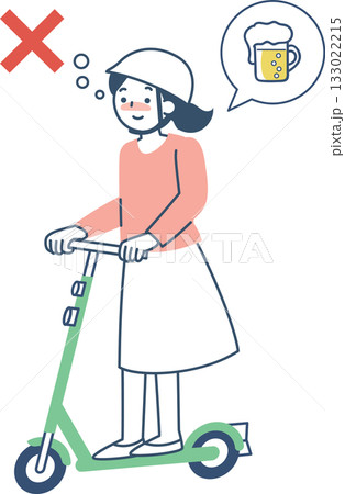 酒気帯びで電動キックボードに乗る女性 酒気帯びで電動キックボードに乗る女性 133022215