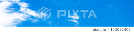 青空と雲とシンプルな風景 133022402