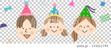 パーティーを楽しむ家族正面 133022744