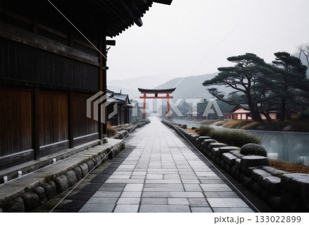 雨の日の赤い鳥居 133022899