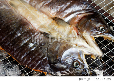 銀鮭開き干しの炭火焼き 銀鮭開き干しの炭火焼き 133023069