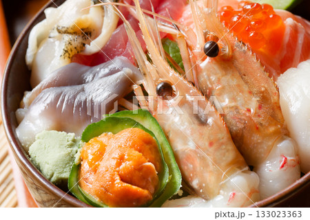海鮮丼 133023363