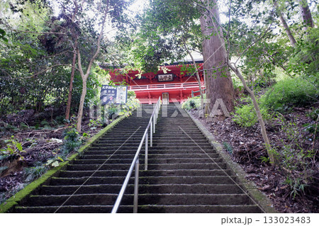 栃木市　太平山神社　参道と随神門 133023483