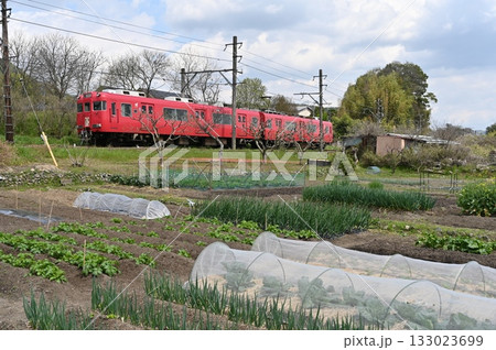 名鉄広見線 御嵩ののどかな畑風景 名鉄広見線 御嵩ののどかな畑風景 133023699