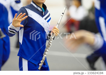 マーチングバンド　パレード　楽器 133024194