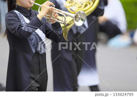 マーチングバンド　パレード　楽器 133024795