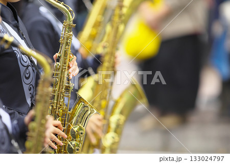 マーチングバンド　パレード　楽器 133024797