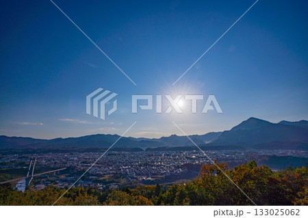 【埼玉県】秩父ミューズパーク旅立ちの丘展望台から見る、秩父の街並み 【埼玉県】秩父ミューズパーク旅立ちの丘展望台から見る、秩父の街並み 133025062