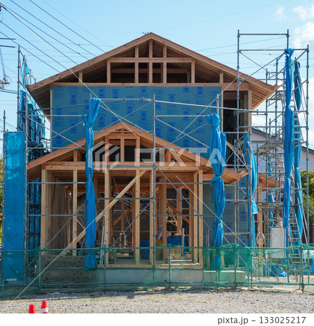 住宅イメージ　新築中の木造住宅 133025217