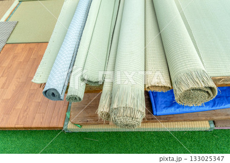 丸まった畳表 133025347