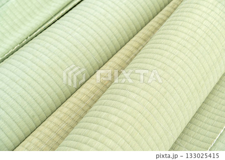 丸まった畳表 133025415