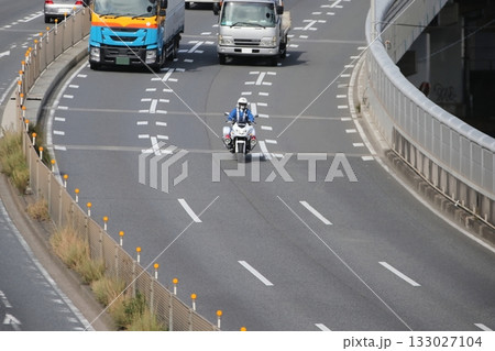 パトロール中の白バイ イメージ 133027104