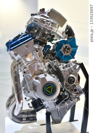 モーターサイクルの水素エンジン 133028897