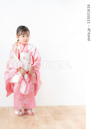 七五三などのこどもの着物の記念撮影 3歳の女の子 七五三などのこどもの着物の記念撮影 3歳の女の子 133031616