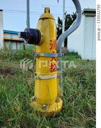 黄色い消火栓 133032795